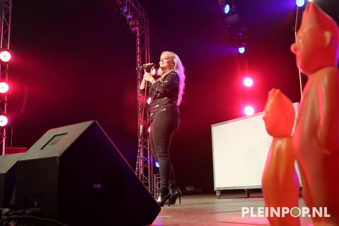 Samantha Steenwijk (41)